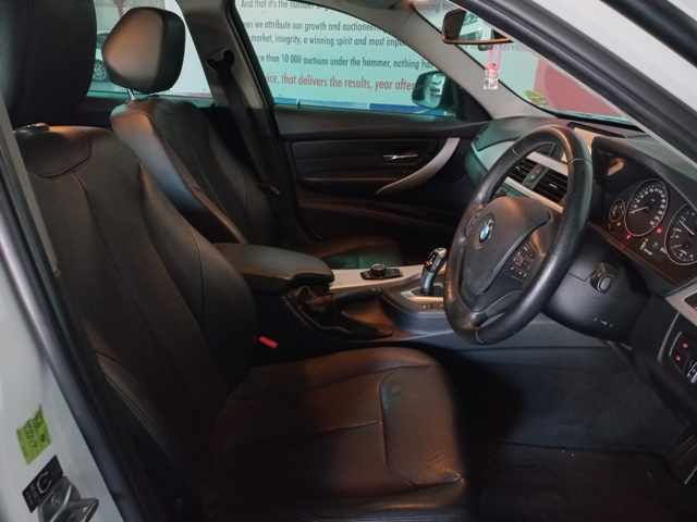 2013 BMW 320i A/T thumbnail 7