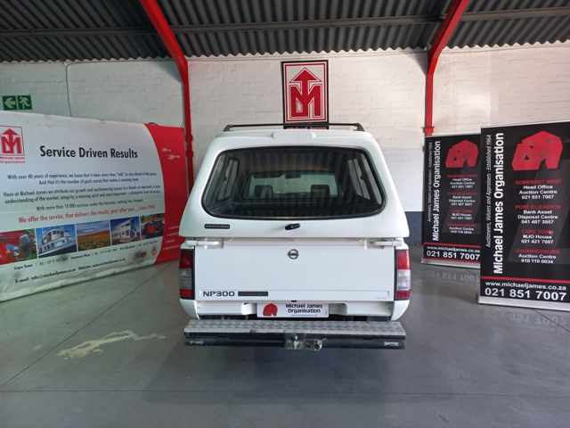 2015 Nissan NP300 2.0 P/U S/C thumbnail 4