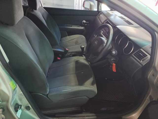 2010 Nissan Tiida 1.6 thumbnail 4
