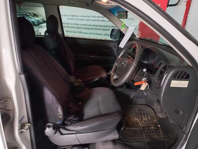 2013 Isuzu KB 250 D-TEQ P/U D/C thumbnail 7