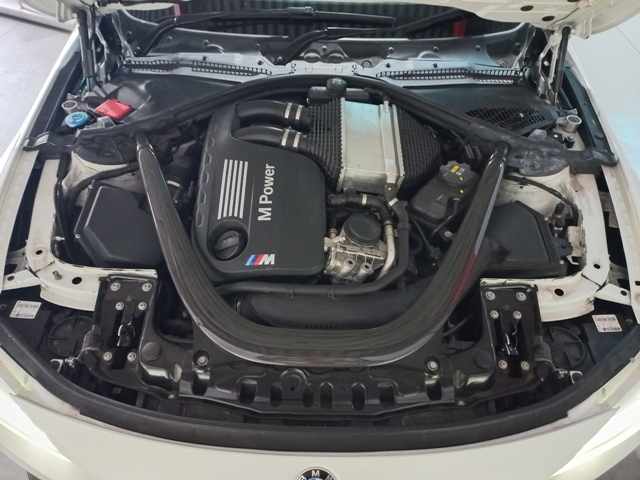 2016 BMW M4 Coupe M-DCT thumbnail 9