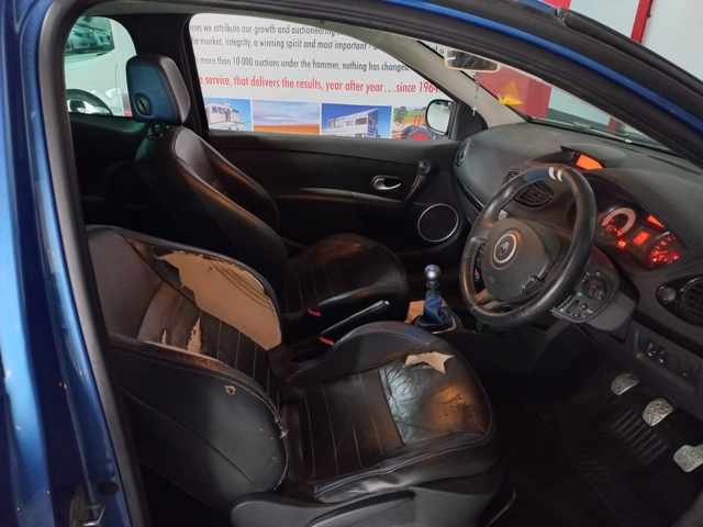 2012 Renault Clio III 2.0 Sport thumbnail 7