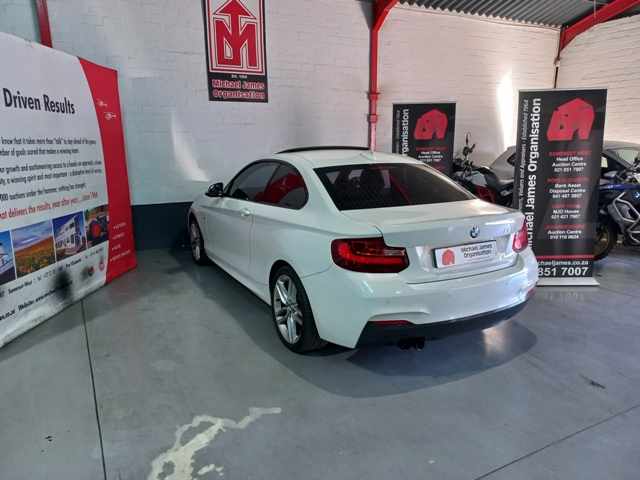 2016 BMW 220d M Sport A/T thumbnail 6