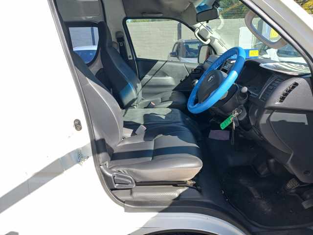 2022 Toyota Quantum 2.7 16s thumbnail 7