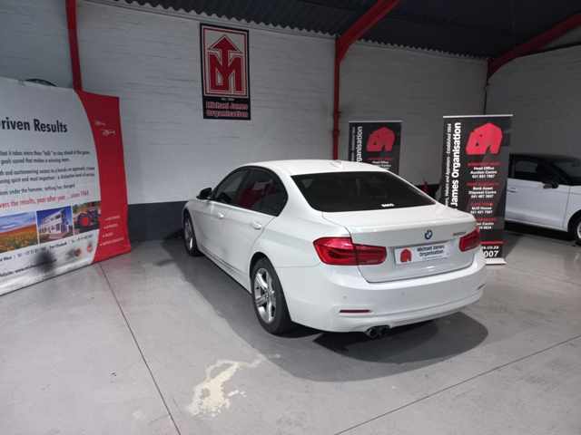 2017 BMW 320i A/T thumbnail 6