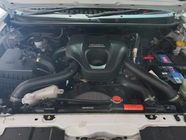 2017 Isuzu KB 300 D-TEQ A/T 4X4 P/U D/C thumbnail 9