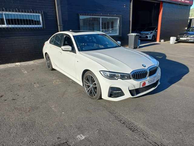2022 BMW 320i M Sport A/T thumbnail 3