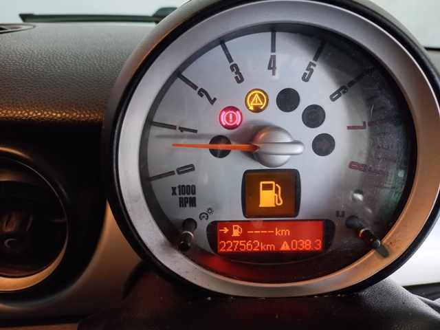 2010 Mini Cooper thumbnail 8