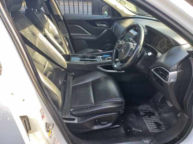 2016 Jaguar F-PACE 3.0D Sport thumbnail 7