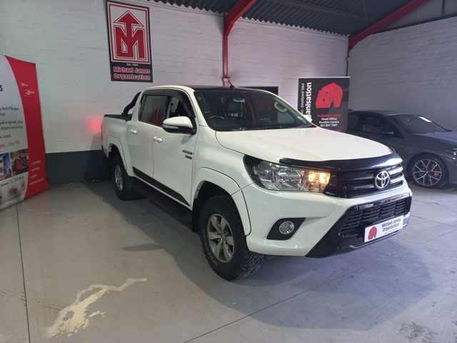 2017 Toyota Hilux 2.8 GD-6 4X4 A/T thumbnail 3