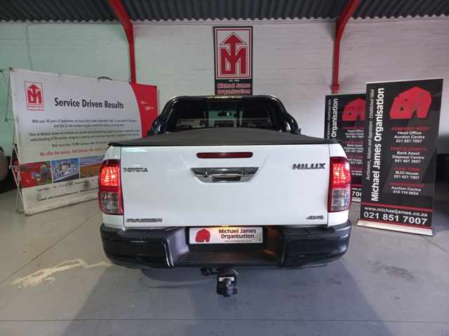 2017 Toyota Hilux 2.8 GD-6 4X4 A/T thumbnail 4