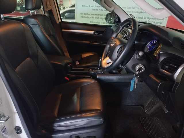2017 Toyota Hilux 2.8 GD-6 4X4 A/T thumbnail 7