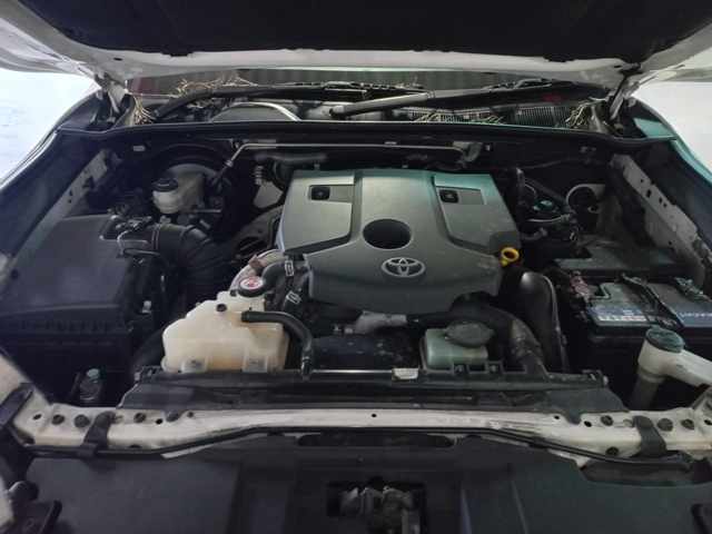 2017 Toyota Hilux 2.8 GD-6 4X4 A/T thumbnail 9