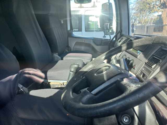 2011 Volkswagen 24 250 6X2 Van Body thumbnail 4