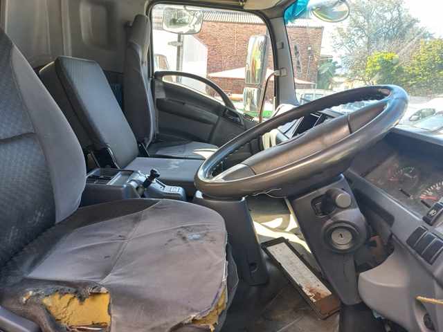 2014 Isuzu FTR 850 AUTO Van Body thumbnail 4