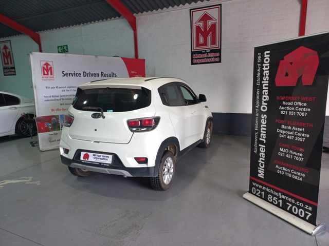 2018 Mahindra Kuv 100 1.2 thumbnail 5