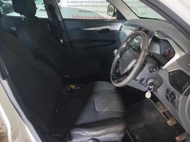 2018 Mahindra Kuv 100 1.2 thumbnail 8