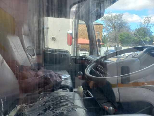 2002 Hino 9-136 Van Body (NON RUNNER) thumbnail 5
