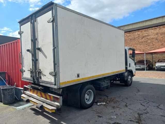 2011 Isuzu NPR 400 AMT Van Body (NON RUNNER) thumbnail 4