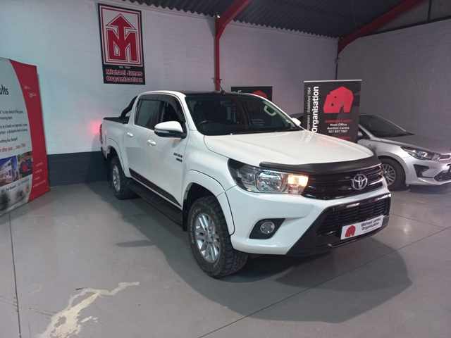 2017 Toyota Hilux 2.8 4x4 A/T thumbnail 3