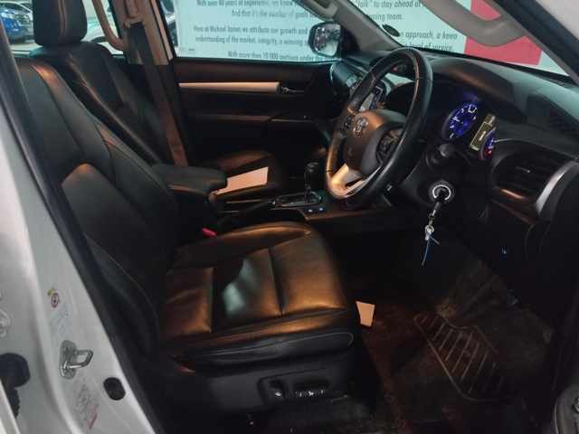 2017 Toyota Hilux 2.8 4x4 A/T thumbnail 7