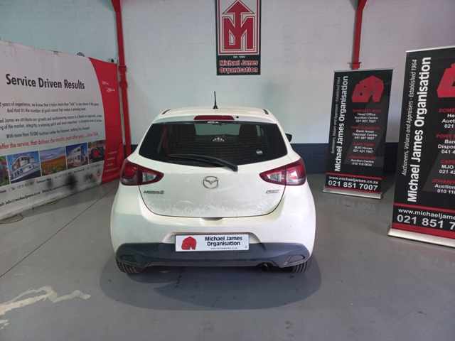 2016 Mazda 2 1.5 thumbnail 4