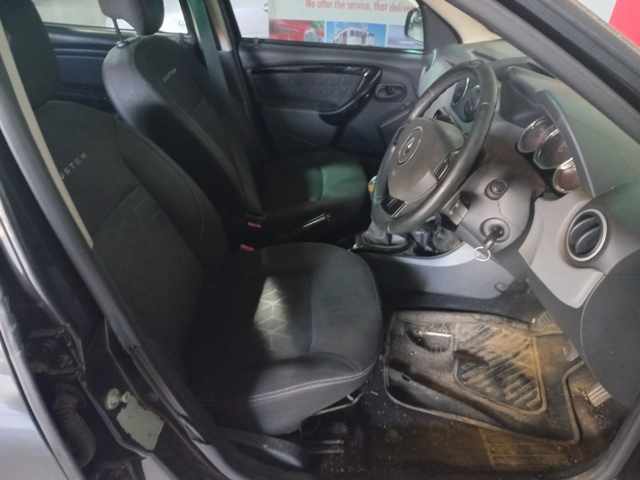 2016 Renault Duster 1.6 thumbnail 7