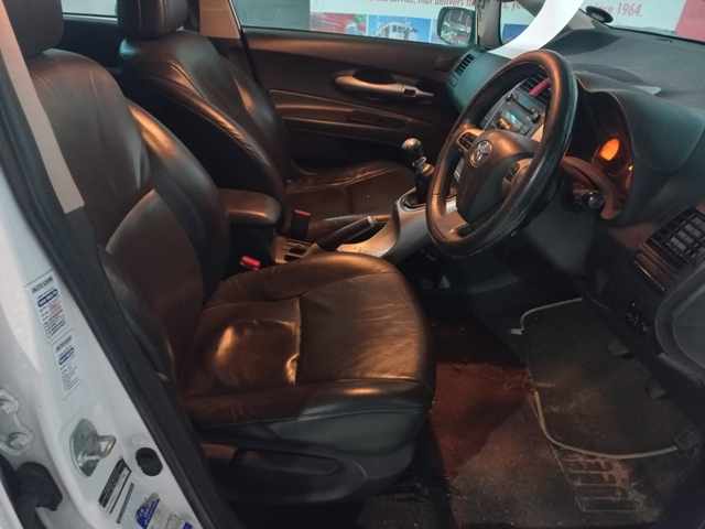 2010 Toyota Auris 1.6 thumbnail 7