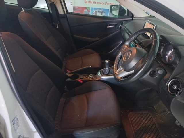 2016 Mazda 2 1.5 thumbnail 7