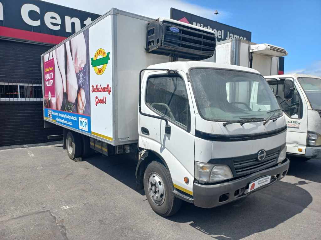 2010 Hino 300 815 LWB F/C C/C thumbnail 3