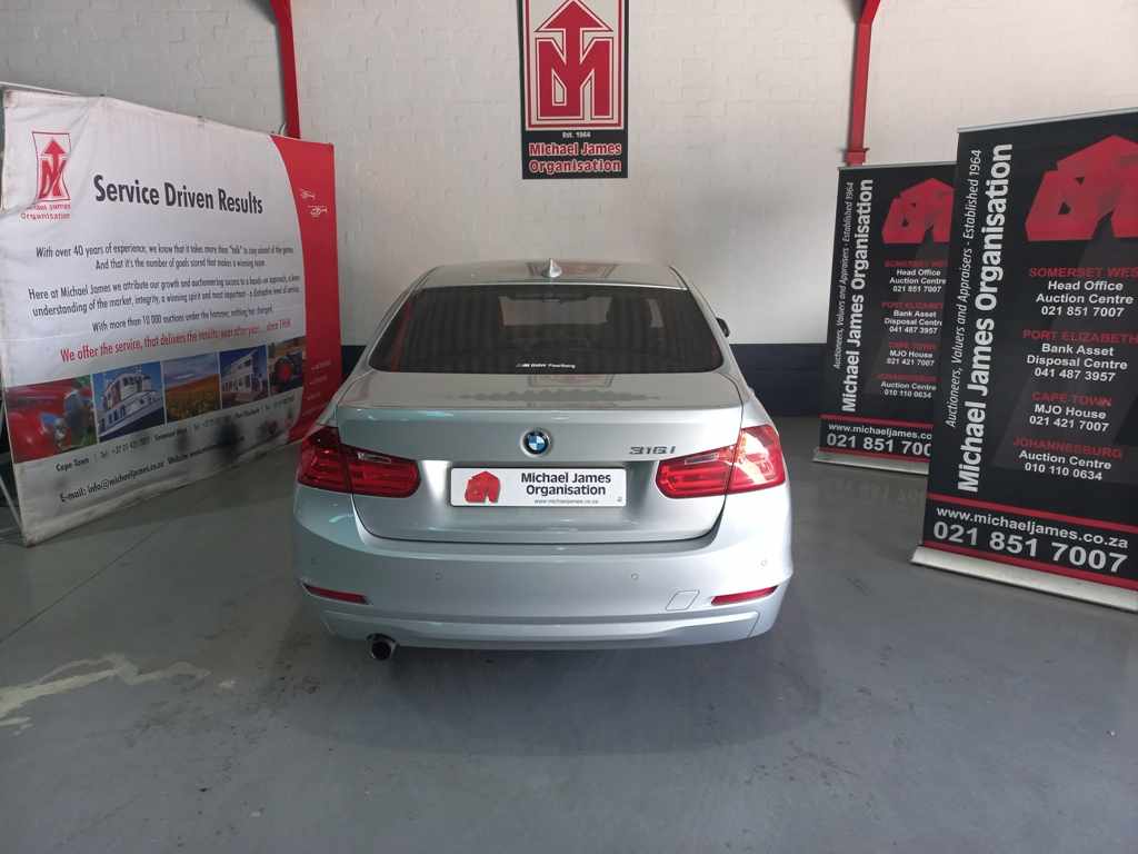 2015 BMW 316i A/T thumbnail 4