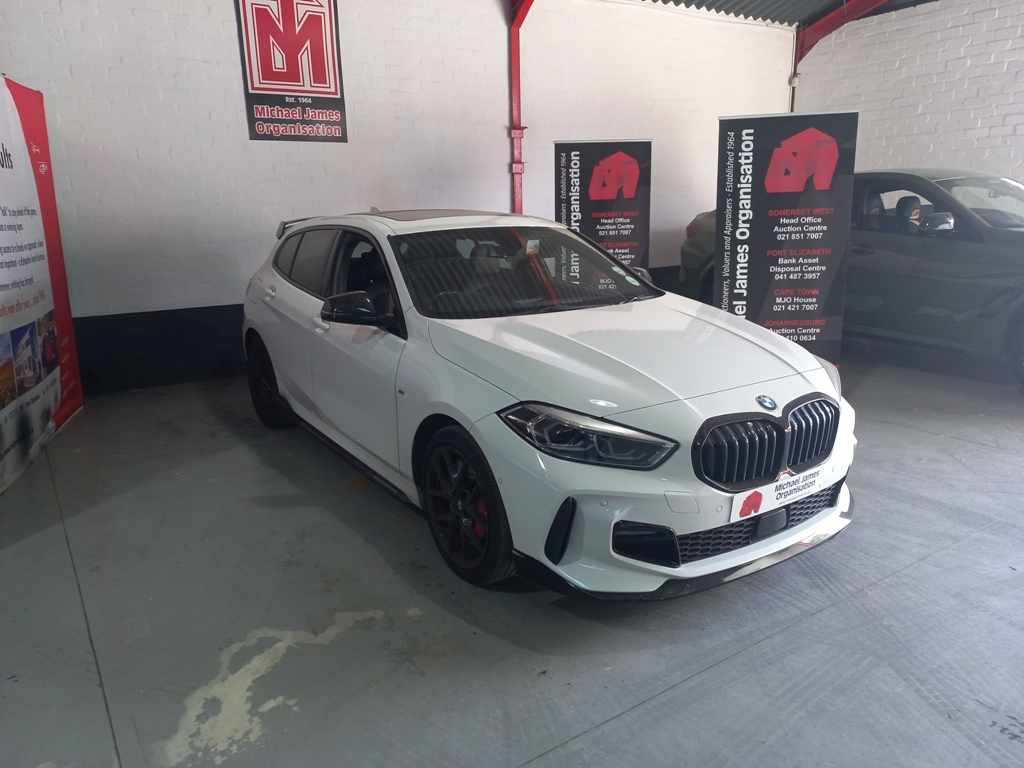 2022 BMW 118i A/T thumbnail 3