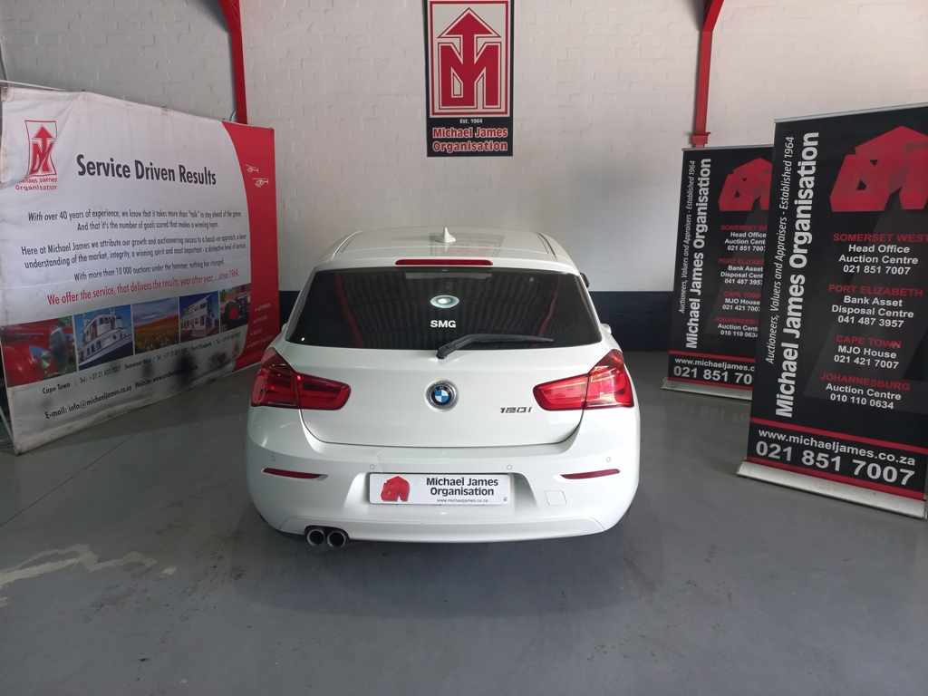 2017 BMW 120i A/T thumbnail 4