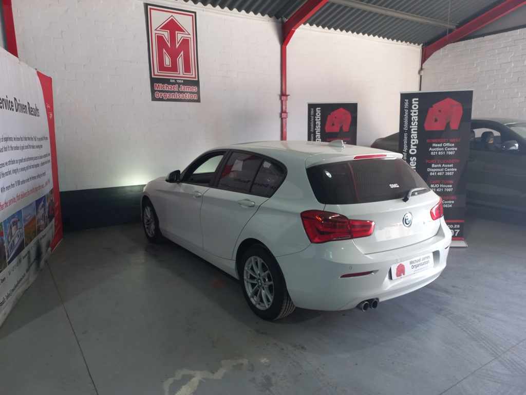 2017 BMW 120i A/T thumbnail 6
