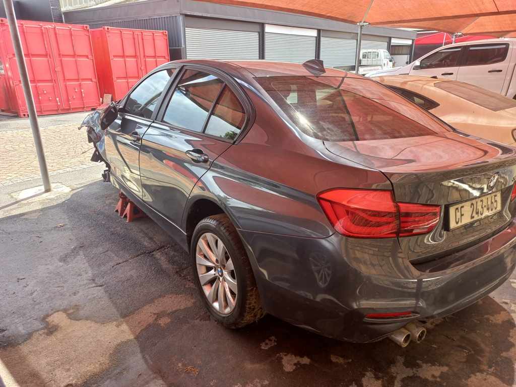 2017 BMW 320i A/T (NON RUNNER) thumbnail 4