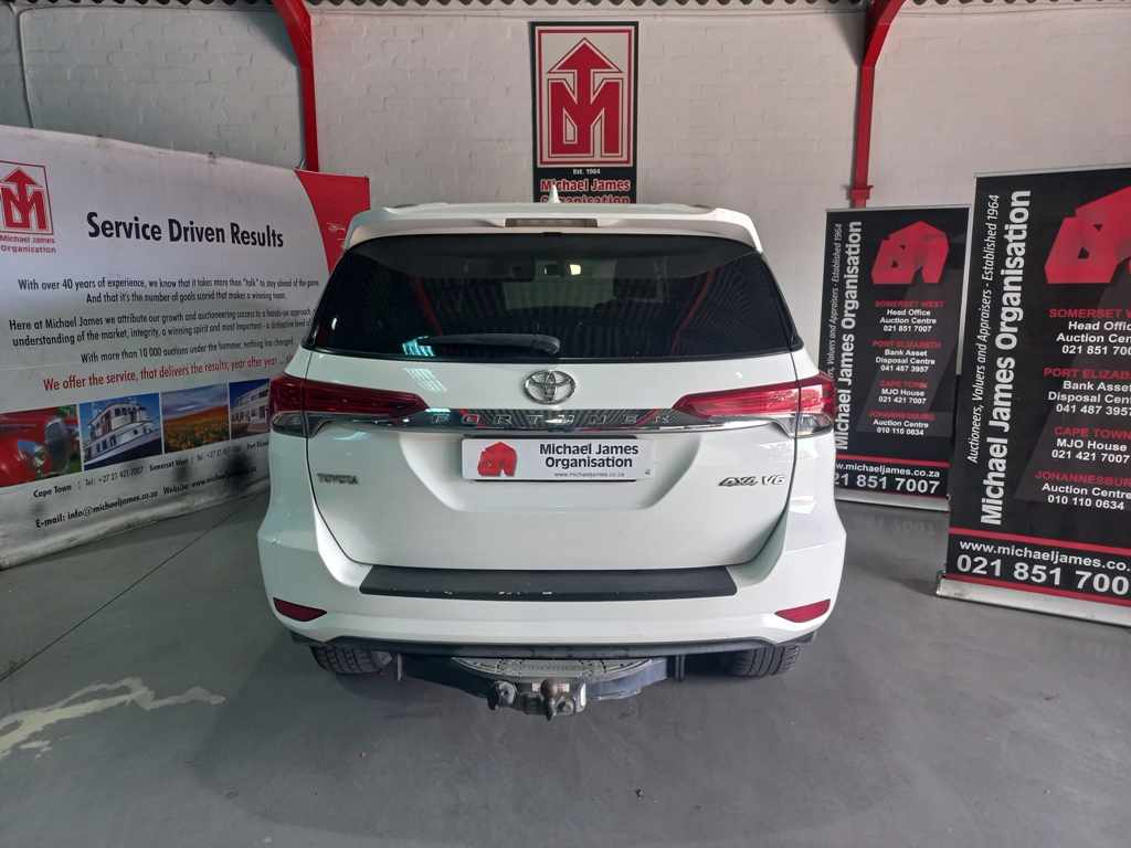 2017 Toyota Fortuner 4.0 V6 4X4 A/T thumbnail 4