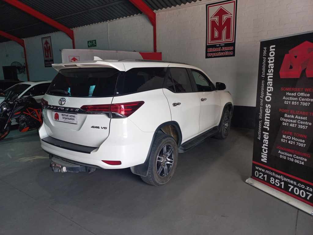 2017 Toyota Fortuner 4.0 V6 4X4 A/T thumbnail 5