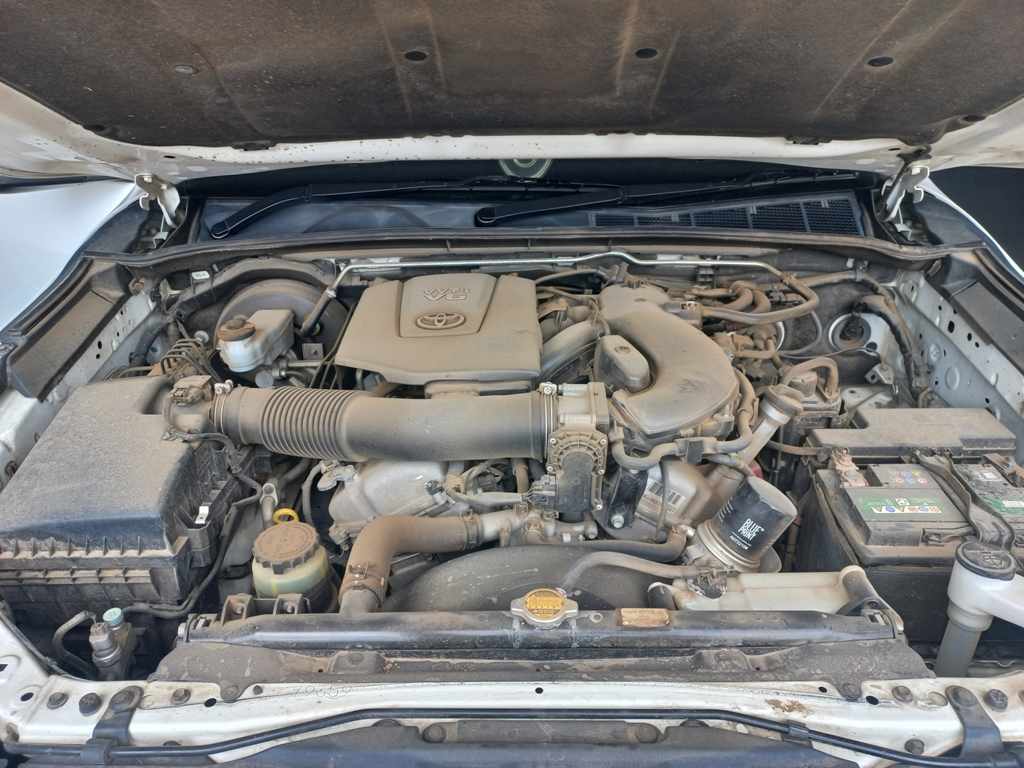 2017 Toyota Fortuner 4.0 V6 4X4 A/T thumbnail 9