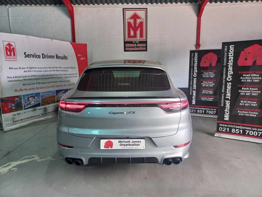 2023 Porsche Cayenne GTS Coupe thumbnail 4