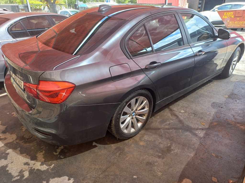 2017 BMW 320i A/T (NON RUNNER) thumbnail 5