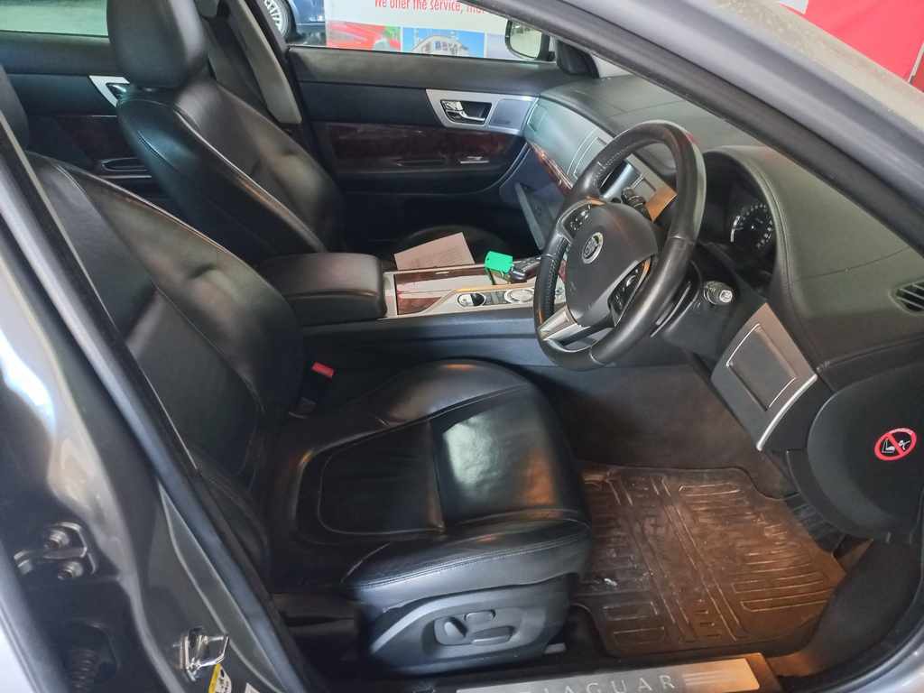 2014 Jaguar XF 2.0 i4 thumbnail 7
