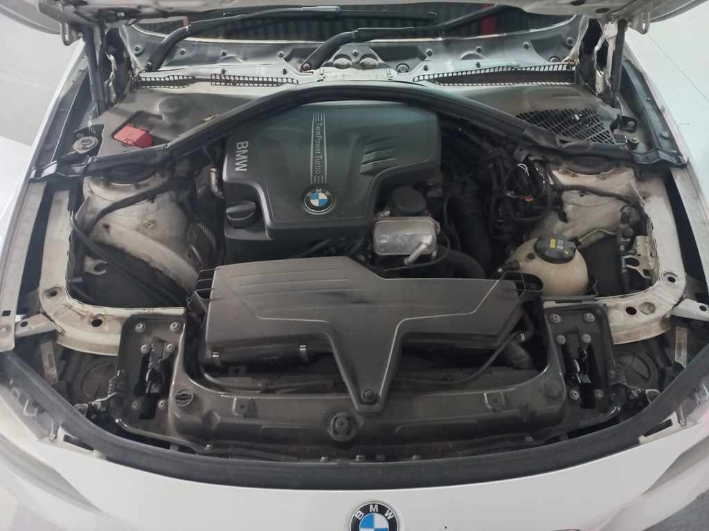 2015 BMW 320i A/T thumbnail 9