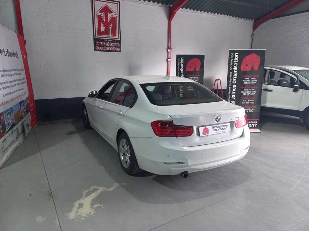 2015 BMW 320i A/T thumbnail 6