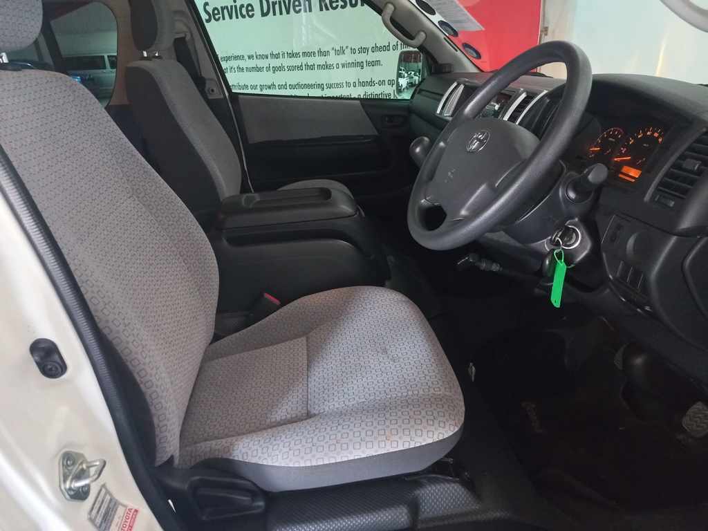 2015 Toyota Quantum Hiace 2.5 D-4D 14 Seat thumbnail 7