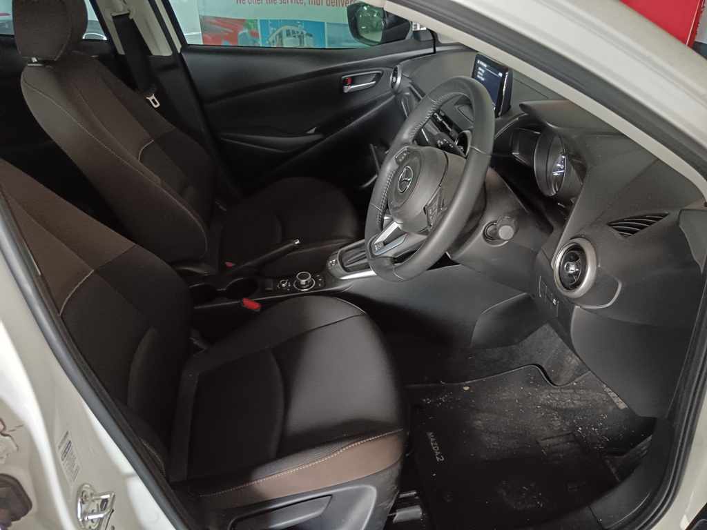2022 Mazda 2 1.5 thumbnail 7
