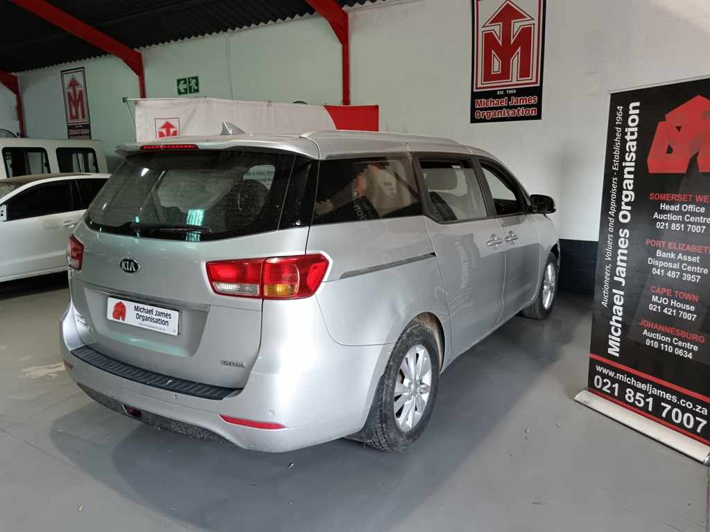 2015 Kia Sedona 2.2D A/T thumbnail 5