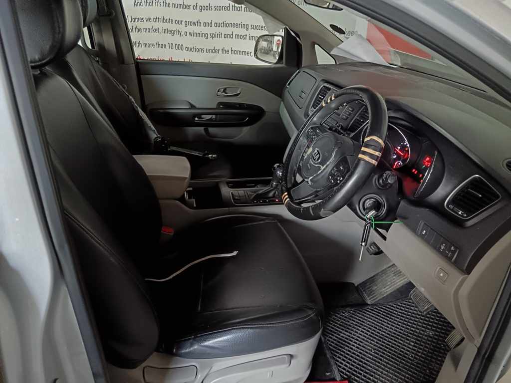 2015 Kia Sedona 2.2D A/T thumbnail 7