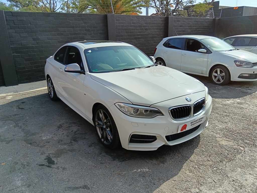 2014 BMW M235i A/T thumbnail 3