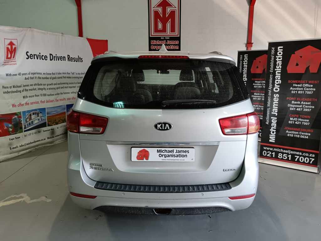 2015 Kia Sedona 2.2D A/T thumbnail 4