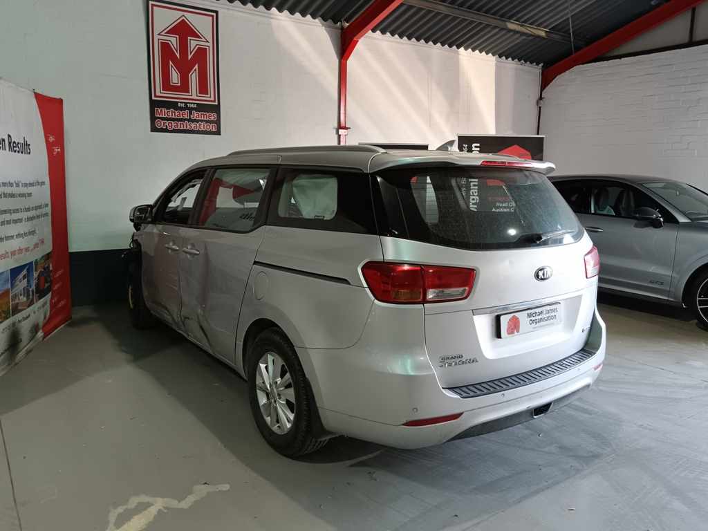 2015 Kia Sedona 2.2D A/T thumbnail 6